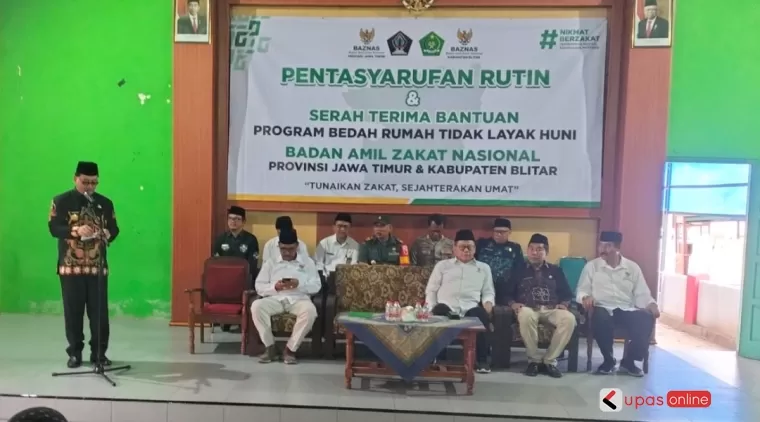 Pj. Bupati Blitar Jumadi berikan sambutan di acara pentasyarufan Baznas Kab Blitar di Begelenan Srengat.