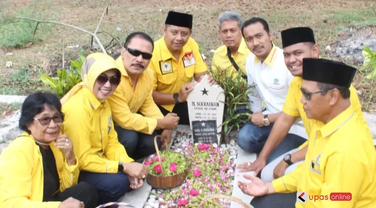 Peringati Hut Golkar ke 60 ziarah ke makam Pahlawan tokoh Golkar di TMP