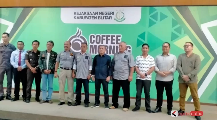 Foto bersama Jajaran Kejaksaan Kab Blitar bersama awak media dan LSM Blitar