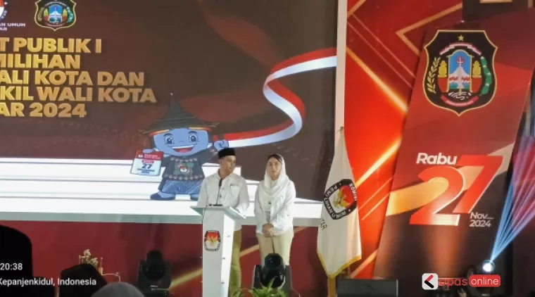 Paslon Wali kota dan Wakil Walikota Blitar Mas Ibin-Mbak Elim dalam debat pertama pilwali Blitar 2024.