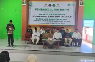 Pj. Bupati Blitar Jumadi berikan sambutan di acara pentasyarufan Baznas Kab Blitar di Begelenan Srengat.