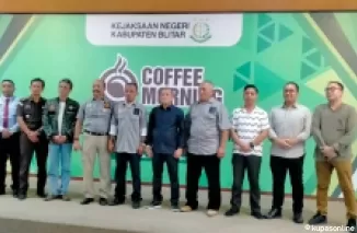 Foto bersama Jajaran Kejaksaan Kab Blitar bersama awak media dan LSM Blitar