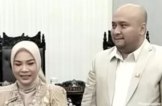 Ferdians Reza Alvisa (Alvis) dampingi sang istri Ratna Dewi Nerwana Sari yang dilantik jadi Wakil Ketua DPRD Kab Blitar periode 2024-2029