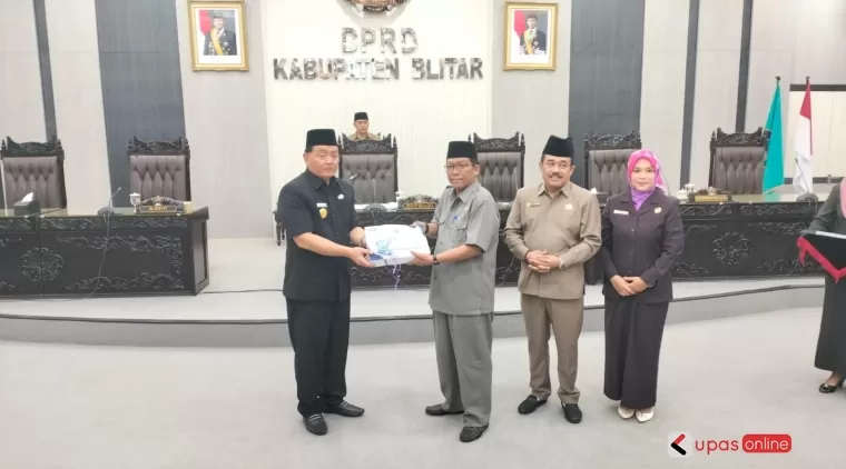 Pjs Bupati Blitar bersama jajaran Pimpinan DPRD Kab Blitar