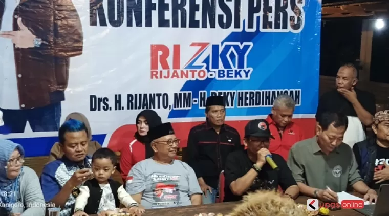 Konferensi pers pemenangan Rijanto-Beky di Markas Besar Banggle Kanigoro