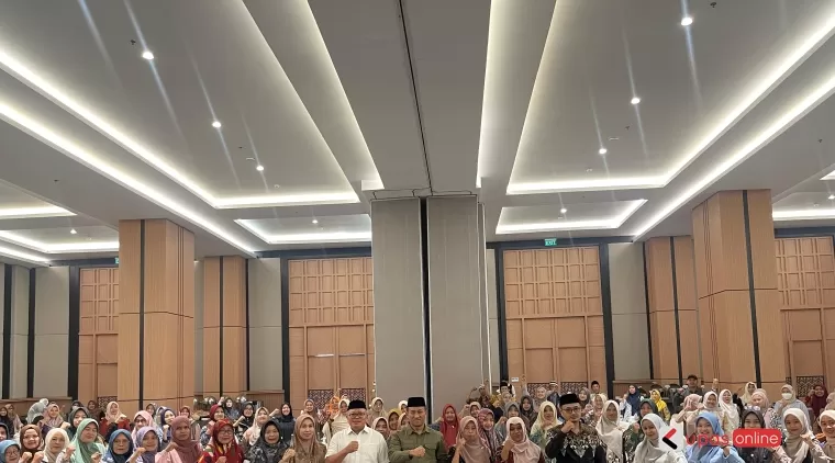 Wakil Ketua Komisi D DPRD Provinsi Jatim Ahmad Tamim foto bersama peserta sosialisasi Wasbang