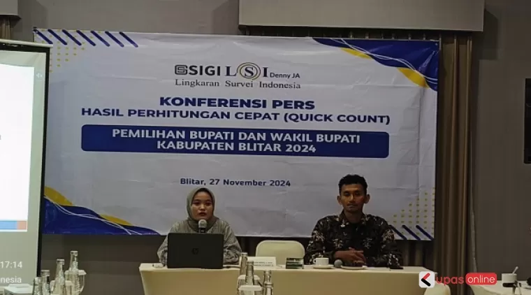 Konferensi pers LSI Deny JA terkait hasil Quick count Rijanto-Beky di Pilbup Blitar yang digelar di Hotel Santika Kota Blitar