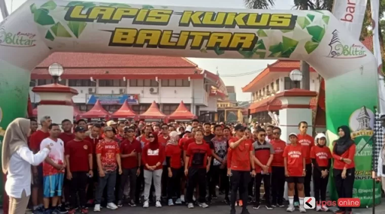 Ribuan peserta Fun Run dan Fun Walk yang akan diberangkatkan oleh Sekda Kota Blitar