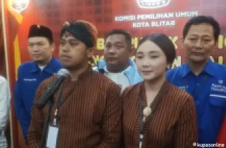 Pasangan Ibin-Elim dalam sesi wawancara dengan awak media sesuai debat publik ke tiga