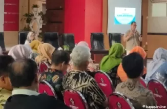 Kepala Bidang Pengelolaan Pendidikan Sekolah Dasar, Deny Setyawan, S.E., M.M saat berikan pemaparan