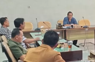 Ketua DPRD Kabupaten Blitar Supriadi (Kuat) pimpin rapat pembentukan AKD