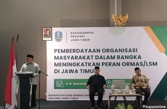 H. Ahmad Tamim Wakil Ketua Komisi D berikan pemaparan disosialisasikan kebangsaan.