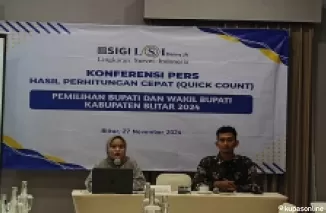 Konferensi pers LSI Deny JA terkait hasil Quick count Rijanto-Beky di Pilbup Blitar yang digelar di Hotel Santika Kota Blitar