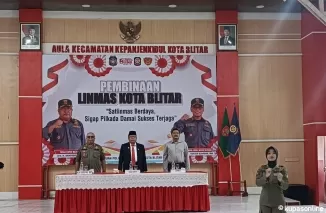 Wali Kota Blitar Santoso dalam kegiatan pembinaan Satlinmas Kota Blitar untuk Pilkada kondusif