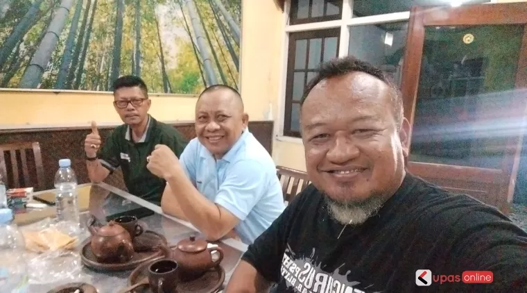 Ketua PKD Kab Blitar Rudi Puryono (kaos hijau) bersama pengurus PKD