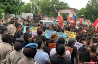 Demo massa GPI di Kejaksaan Negeri Kabupaten Blitar