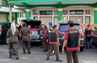 Penggeledahan Dinas PUPR oleh Kejari Kab Blitar amankan sejumlah dokumen penting