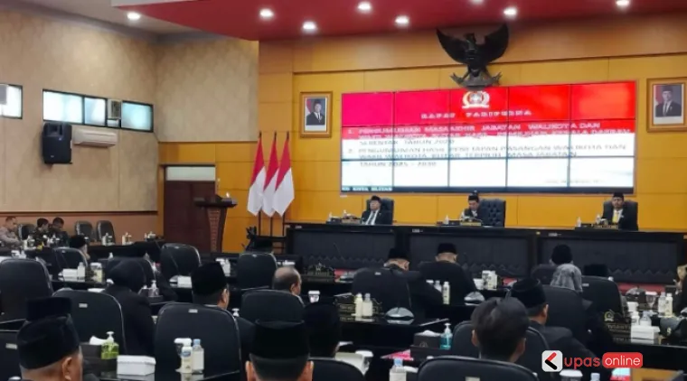 Rapat paripurna DPRD Kota Blitar secara resmi mengumumkan pasangan Wali Kota dan Wakil Wali Kota Blitar terpilih dalam Pemilihan Kepala Daerah (Pilkada) 2024.