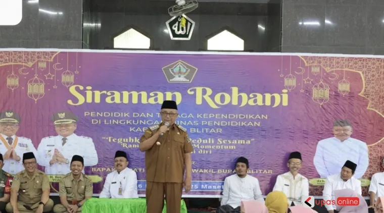 Bupati Blitar Rijanto siraman rohani di dinas pendidikan