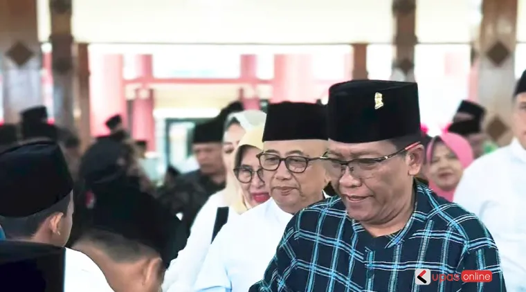 Ketua DPRD Kabupaten Blitar bersama Bupati dan Wakil Bupati Blitar dan Forkopimda dalam tasyakuran dan buka bersama