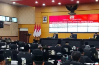 Rapat paripurna DPRD Kota Blitar secara resmi mengumumkan pasangan Wali Kota dan Wakil Wali Kota Blitar terpilih dalam Pemilihan Kepala Daerah (Pilkada) 2024.