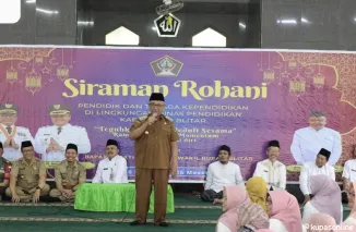 Bupati Blitar Rijanto siraman rohani di dinas pendidikan