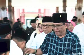 Ketua DPRD Kabupaten Blitar bersama Bupati dan Wakil Bupati Blitar dan Forkopimda dalam tasyakuran dan buka bersama