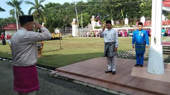 Gunakan Pakaian Adat,  Wakil Bupati Merangin Pimpin Upacara HUT Provinsi Jambi ke-63