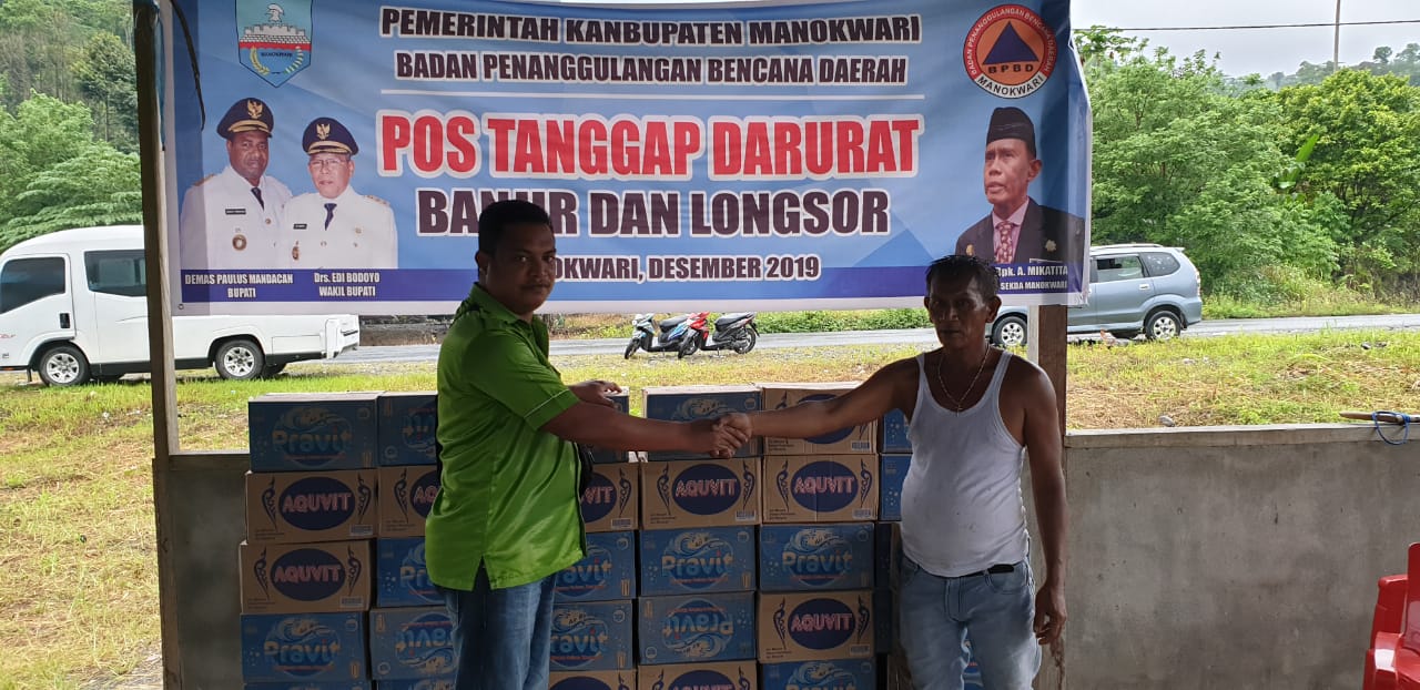 Medco Salurkan Bantuan Kepada Korban Banjir di Distrik Sidey