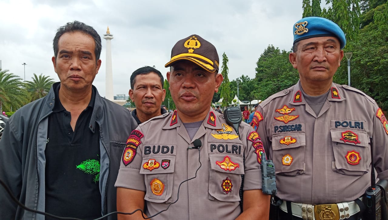 Kapolsek Metro Gambir Tanam 1000 Pohon di Monas Peduli Penghijauan