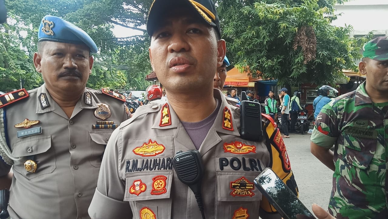 Kapolsek Metro Tanah Abang Sambangi Posko Banjir Karet Tengsin Jakpus