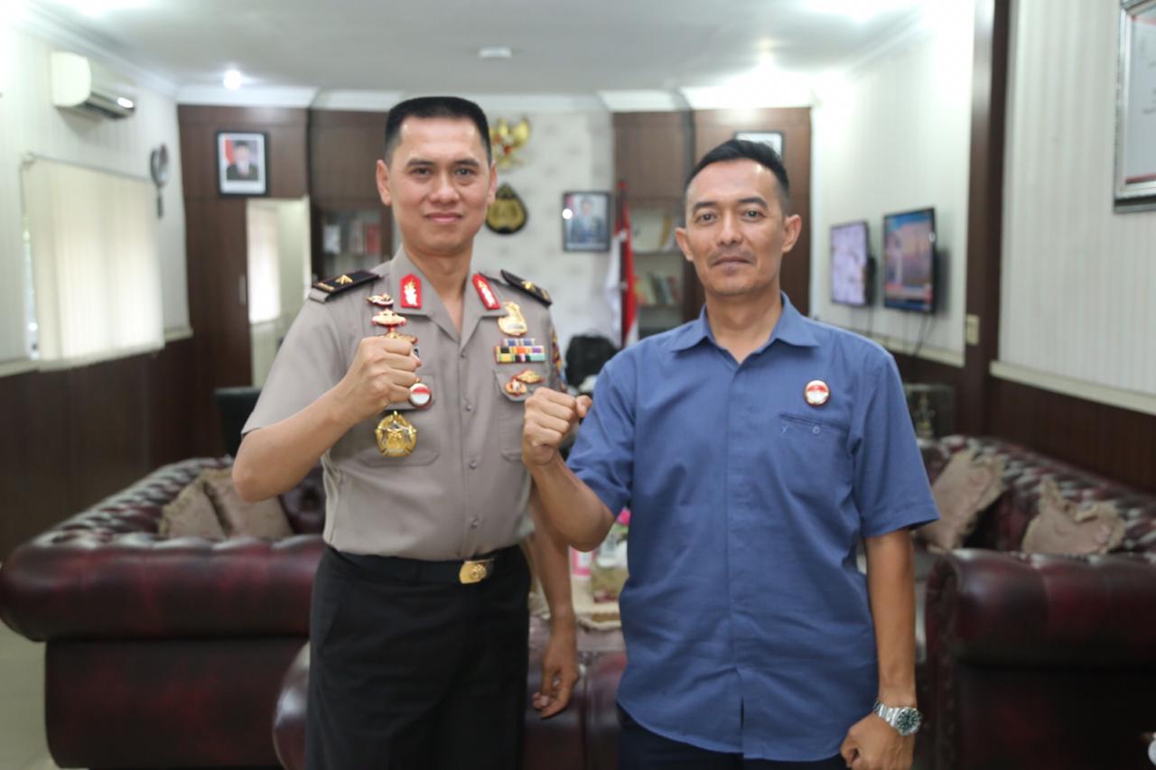 Poto: Brigjen Pol Dr.H. Dadang Hartanto, SH, SIK, M.Si bersama Aipda Ayatullah.SH