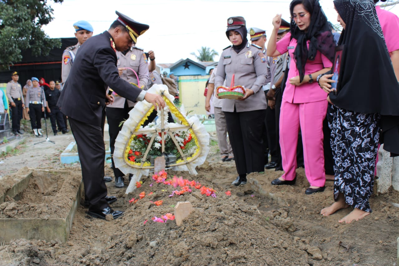 Kapolres Sergai Lepas Jenazah AIPTU Zulpan Adi Bhabinkamtibmas Polsek Perbaungan