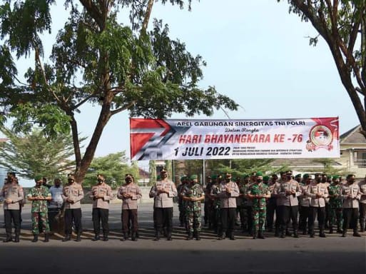 Dalam Rangka HUT Bhayangkara Ke - 76, Polres dan Kodim 0807 Tulungagung Gelar Apel Bersama