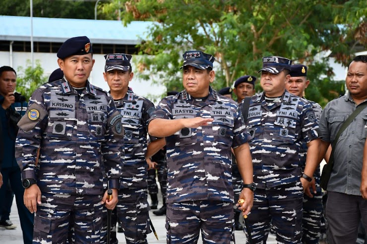 Pangkoarmada RI Tinjau Kesiapan Unsur KRI BKO Guspurla Koarmada I di Laut Natuna Utara