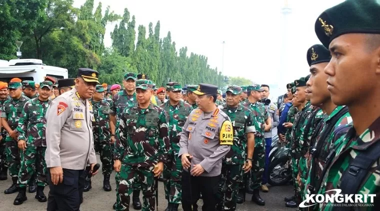 Panglima TNI dan Kapolri Tinjau Pengamanan di TPS