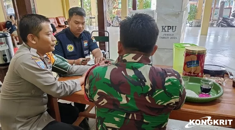 Si Dokkes Polres Tulungagung lakukan pemeriksaan kesehatan pada petugas PAM Pemilu