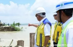 Menteri Basuki tinjau tanggul Sungai Wulan yang jebol, Senin (12/2/2024).