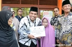 Upaya Suhatri Bur Dorong Kesejahteraan di Kabupaten Padang Pariaman Melalui Penyerahan BST Mitigasi Resiko Pangan