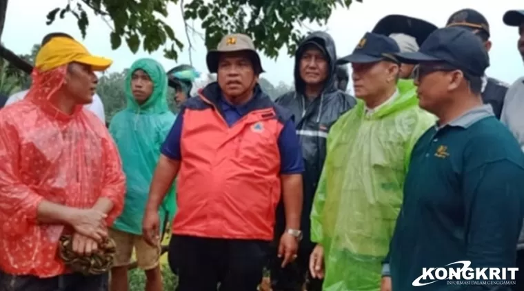 Bupati Suhatri Bur Lakukan Peninjauan Lokasi Terdampak Banjir dan Tanah Longsor di Kabupaten Padang Pariaman