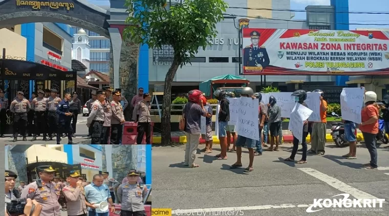 Masyarakat BUTUH menggelar aksi damai di depan Mapolres Tulungagung (Insert: Wakapolres didampingi Kabag Ops dan Kasat Intelkam Polres Tulungagung saat menemui peserta aksi damai)