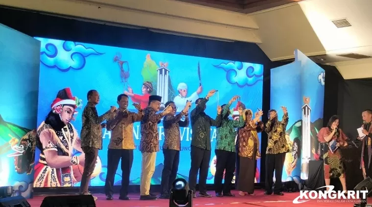 Pj Bupati Tulungagung bersama Forkopimda saat melaunching Kalender wisata Kabupaten Tulungagung