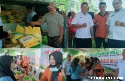 Keterangan foto kolase : Sekretaris DKP Tulungagung saat meninjau stand Bulog yang menyediakan beras SPHP (atas) Warga sekitar Wonorejo saat berbelanja di stand GPM