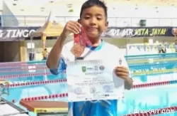 Muhammad Habibie Abrar, Atlet Renang Kota Pariaman, Sabet Medali Perunggu dalam Kejuaraan Riau Aquatic Junior Sprint V 2024
