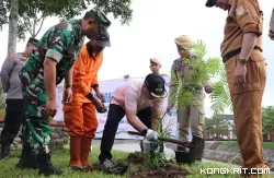 Pemerintah Kota Payakumbuh menggelar Gotong Royong dan Penanaman Pohon