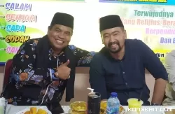 Bupati Padang Pariaman, Suhatri Bur (kiri) bersama Wakil Gubernur Sumatera Barat, Audy Joinaldi (kanan).