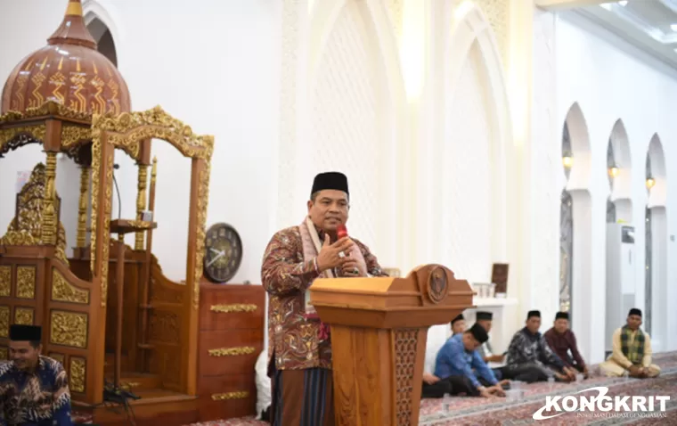 Suhatri Bur Hadiri Takbiran Bersama di Masjid Hasanudin Sabbihisma Nagari Katapiang Padang Pariaman