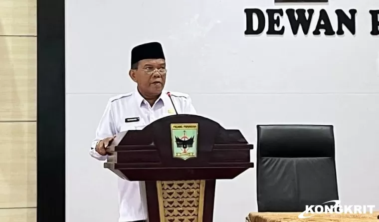 Wakil Bupati Serahkan Nota Penjelasan LKPJ Bupati Padang Pariaman Tahun 2023 ke DPRD