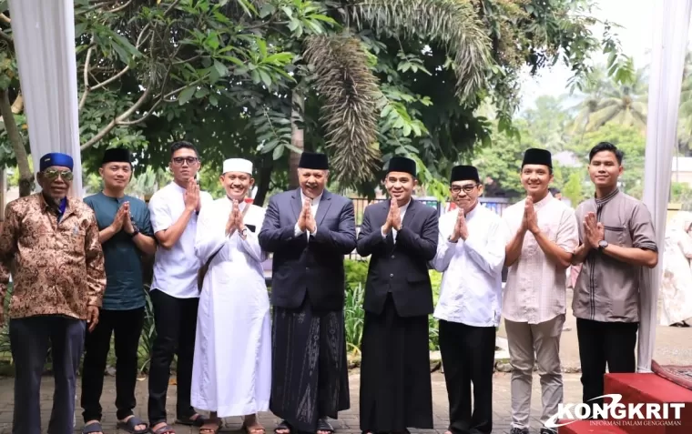 Wali Kota dan Wakil Wali Kota Solok Laksanakan Shalat Idul Fitri 1445 H di Masjid Agung