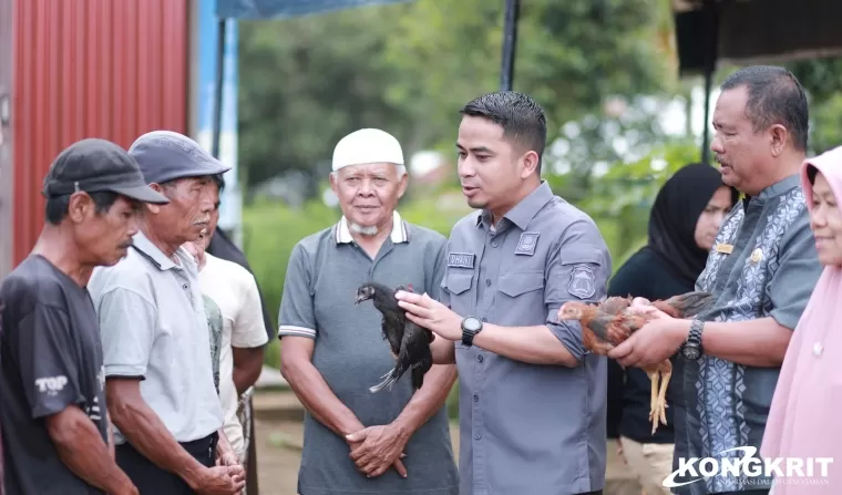 Wawako Serahkan Bantuan Ayam KUB kepada 11 Kelompok Tani di Kota Solok